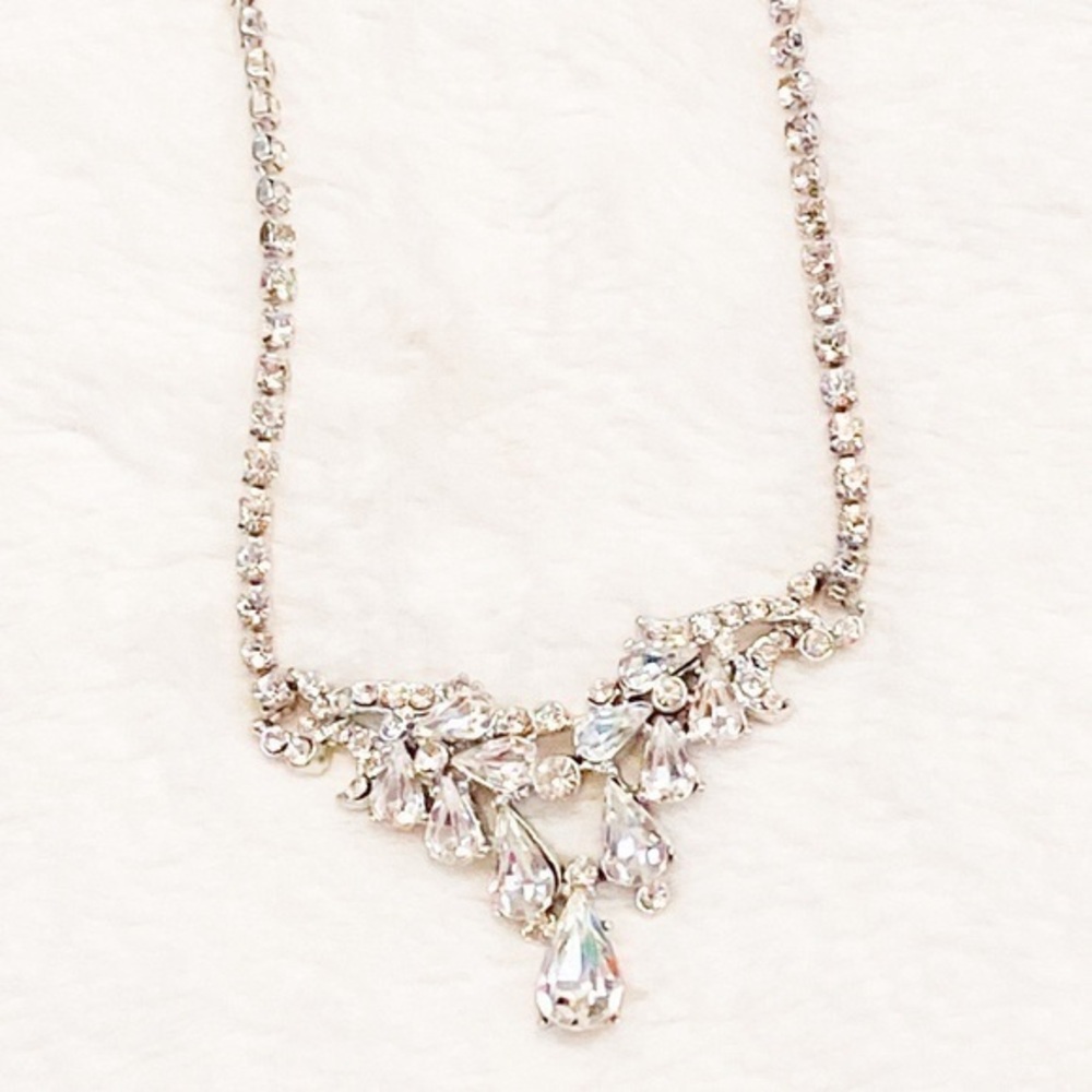 Vintage bridal teardrop statement necklace